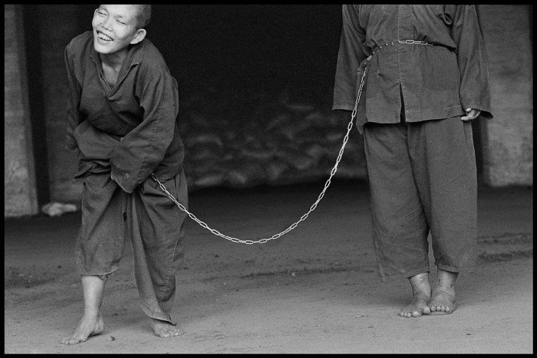 TAIWAN. Kaohsiung. 1998. Lung-Fa Tang Temple. Mental patients.