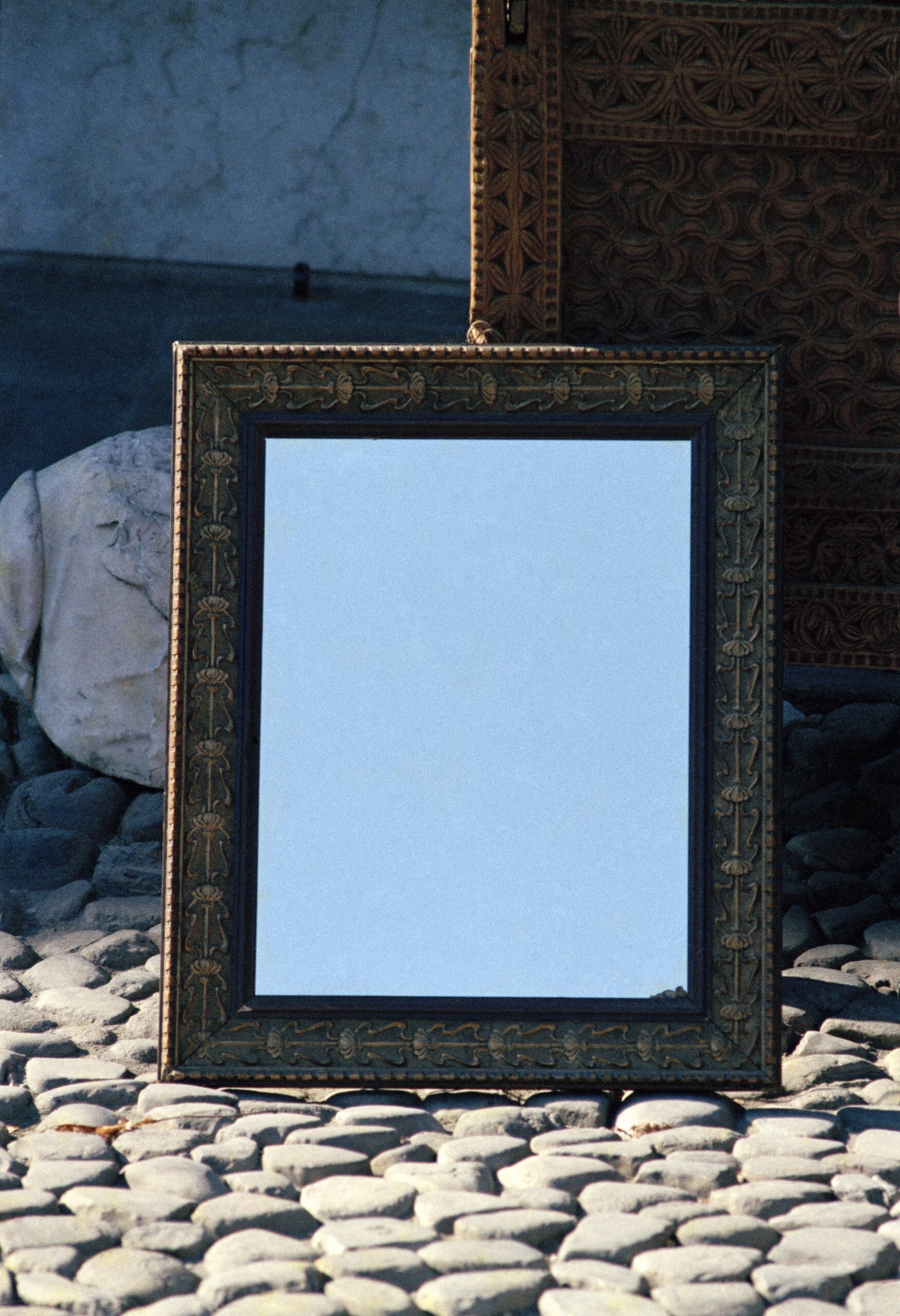 Modena, Still Life series, 1978, C-print, 22×15cm, © Heirs of Luigi Ghirri
