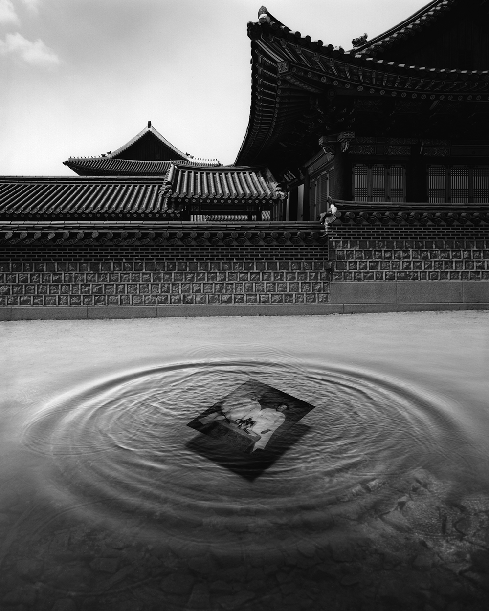Jerry Uelsmann, Untitled (Korea), 2006, Gelatin silver print, 32.5x26.1cm, ⓒThe Estate of Jerry N. Uelsmann